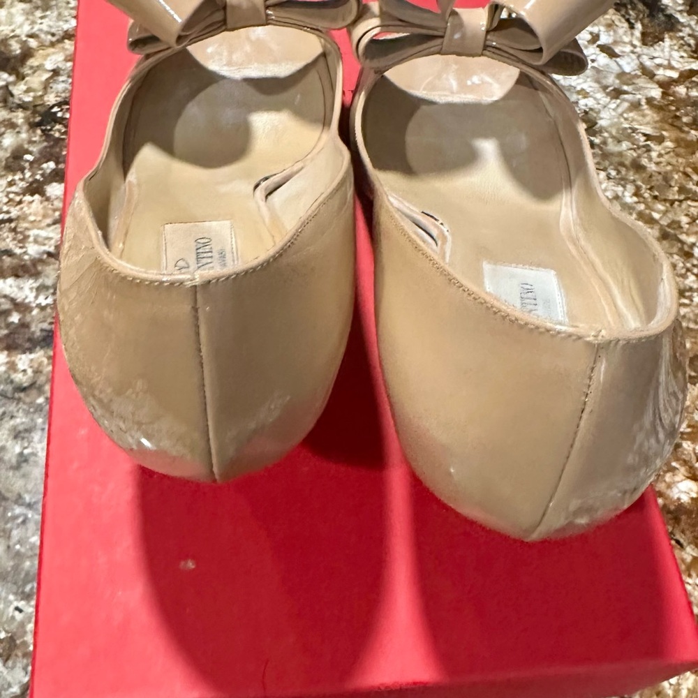 Valentino Women's Beige Bow Peep-Toe Heels - Picture 4 of 6
